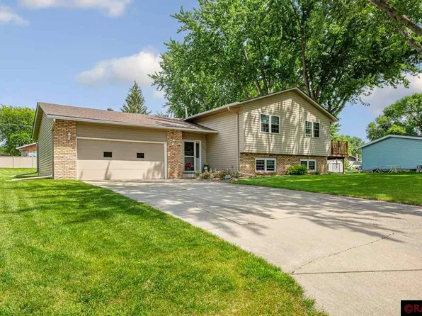 108 Peggy Ln, Eagle Lake, MN 56024
