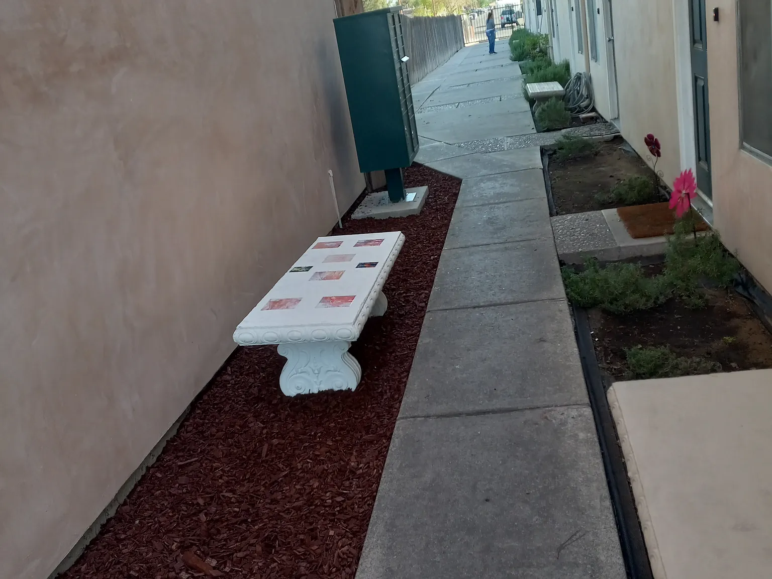 3 bed, 1.5 bath, 1030 sqft, $2,000 — Photo 2