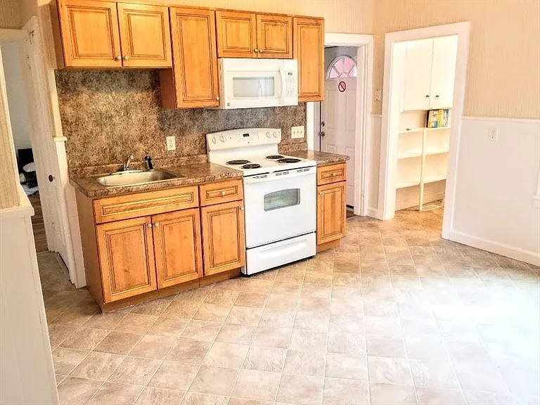 95 Temple St #1 — Photo 2