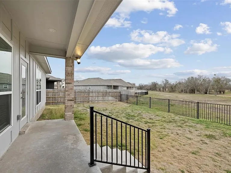 5211 Friars Loop — Photo 29