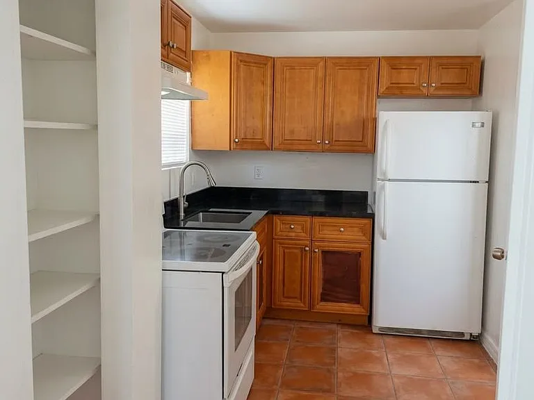 715 NW 116th Ter — Photo 3