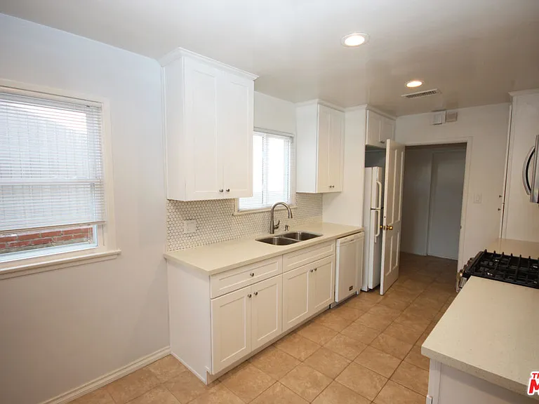 2766 Dunleer Pl — Photo 2