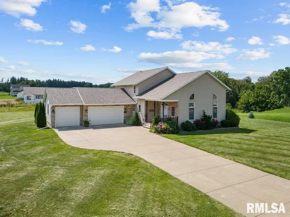 2103 Timber Ridge Dr, Port Byron, IL 61275