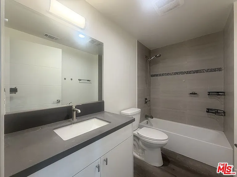 900 S Kenmore Ave #505 — Photo 4