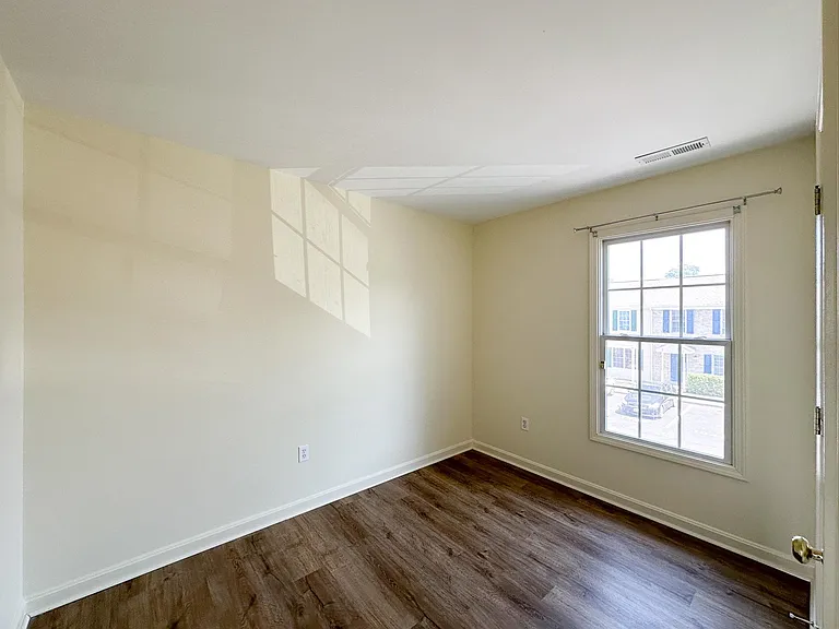 1026 Commercial Ct — Photo 14