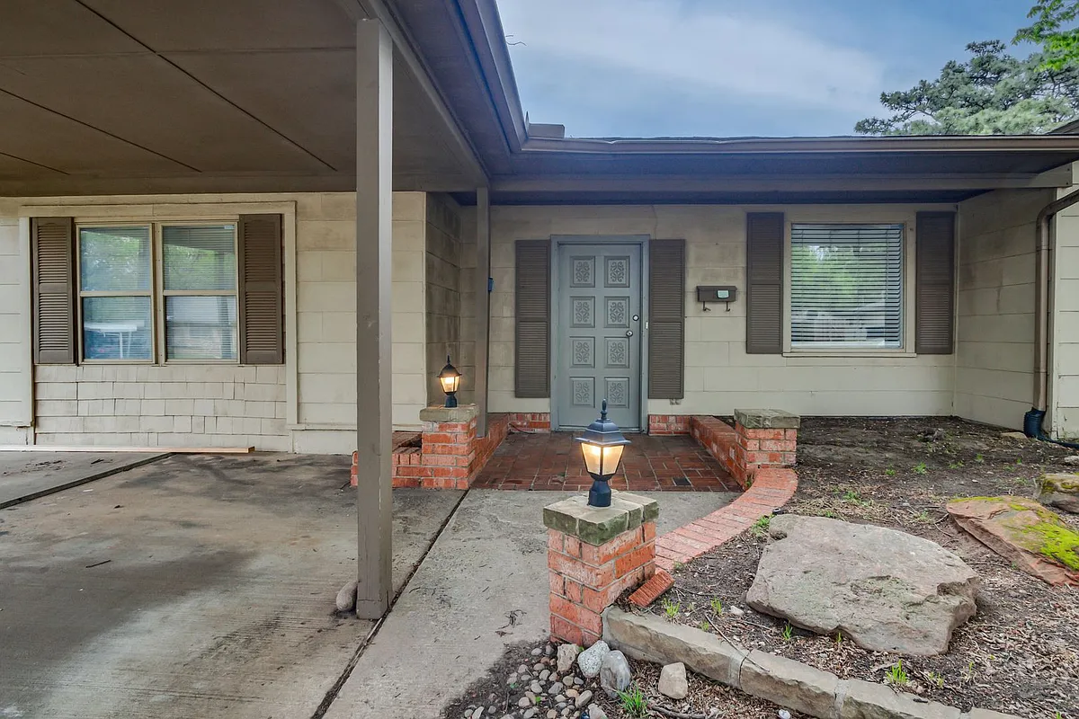 Building Photo - 6017 NW 56th St