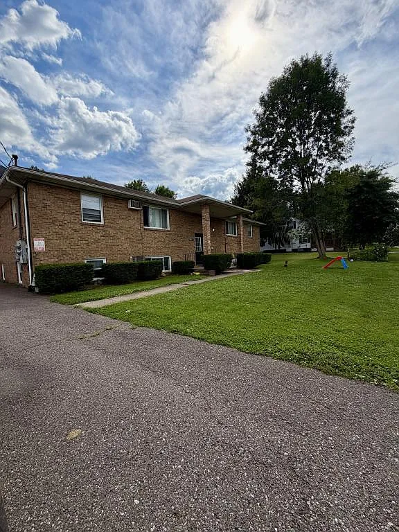 815 Moyer Ave. — Photo 1
