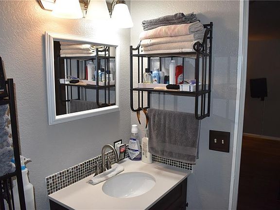5th image of 736 N 12th St