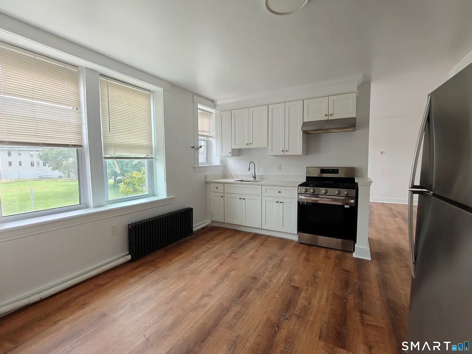 4 bed, 1.0 bath, 1200 sqft, $2,200 — Photo 1