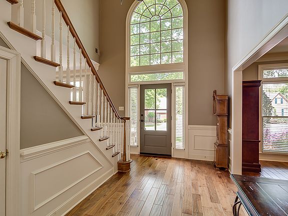 3rd image of 8817 Somerset Ln