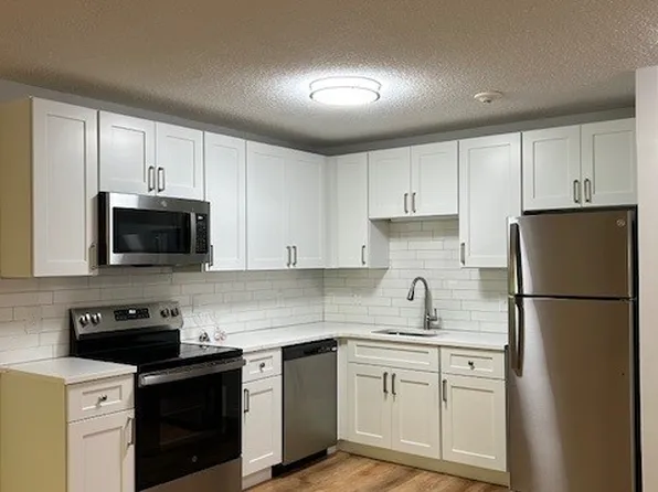 76 Oaklawn Ave #217, Cranston, RI 02920