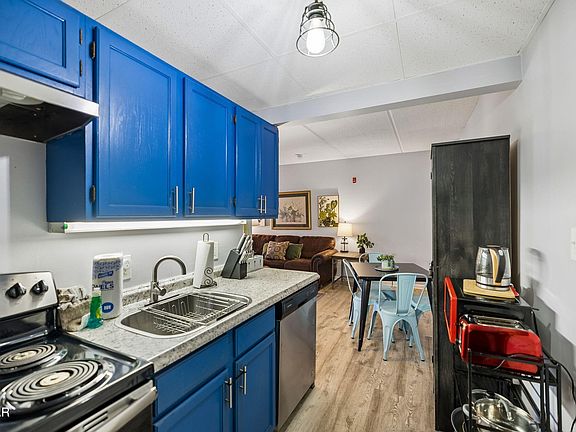 4th image of 413 Baskins Creek Rd #405