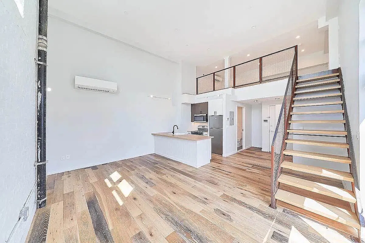 945 Bergen Street — Photo 3
