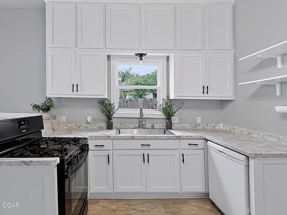 5th image of 1005 W 1st St