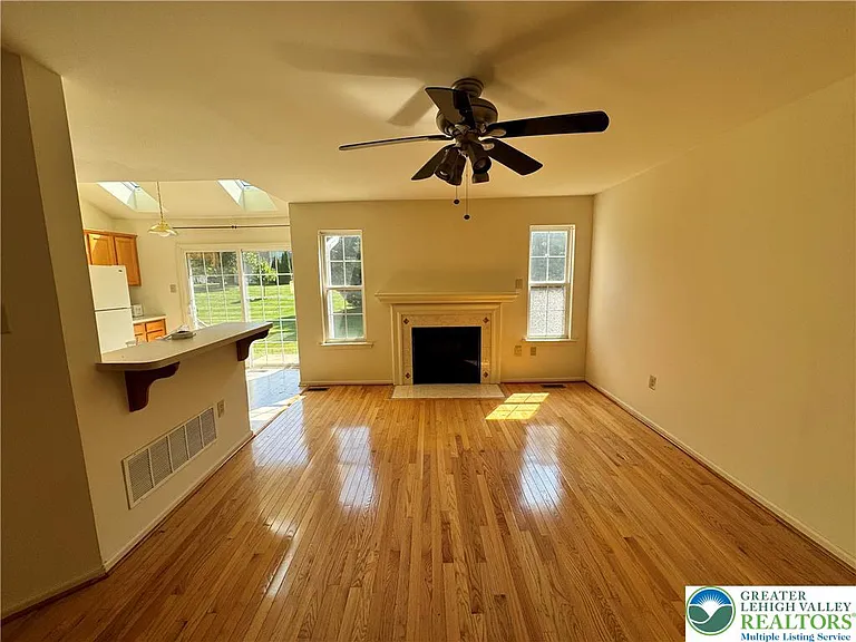 4142 Huckleberry Dr — Photo 2