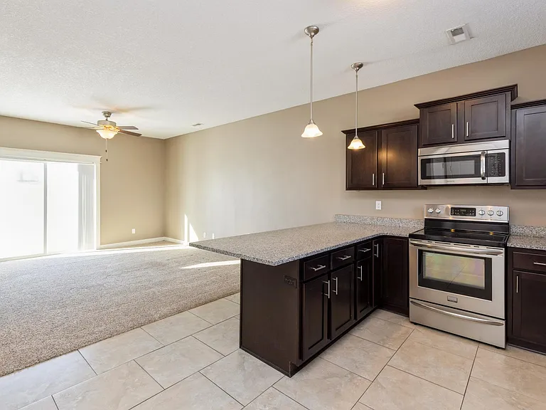 4404 NE Crestmoor Ln — Photo 6