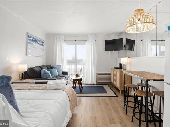 11 62nd St APT 301, Ocean City, MD 21842