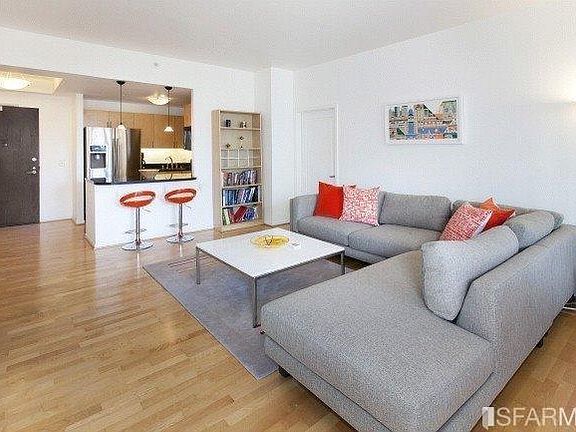 4th image of 88 King St Unit 721