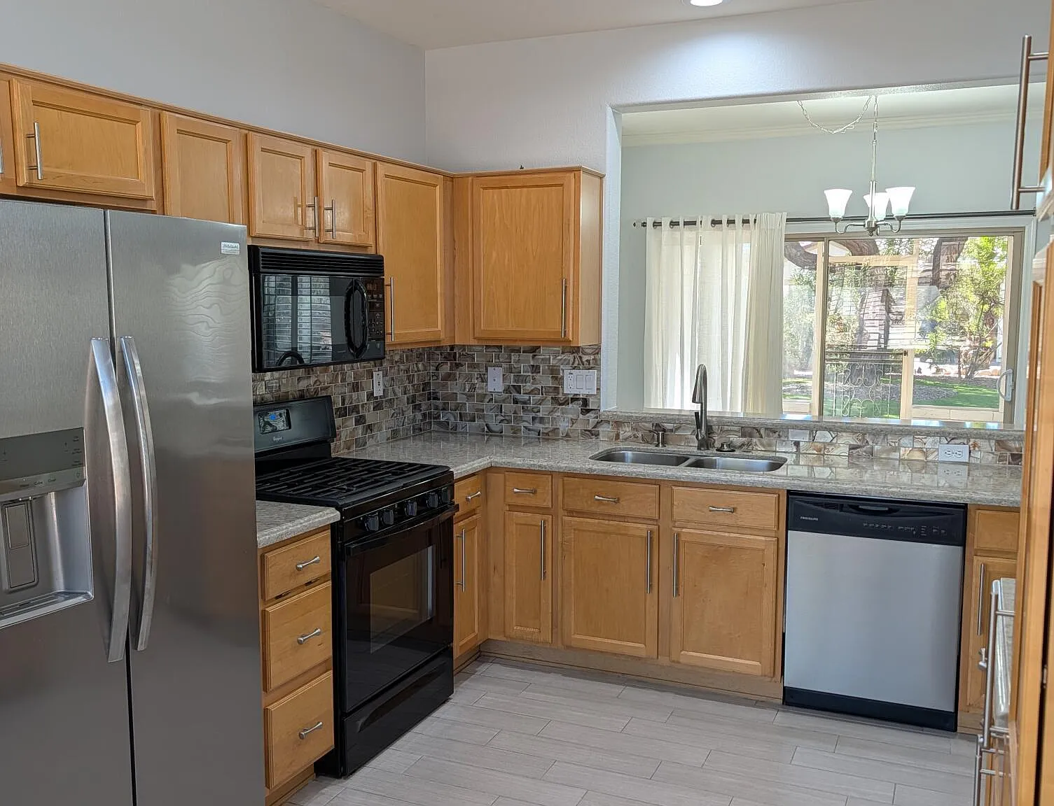 2 bed, 2.0 bath, 1183 sqft, $1,900 — Photo 3