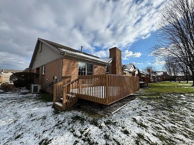 1922 Pebble Creek Dr — Photo 2
