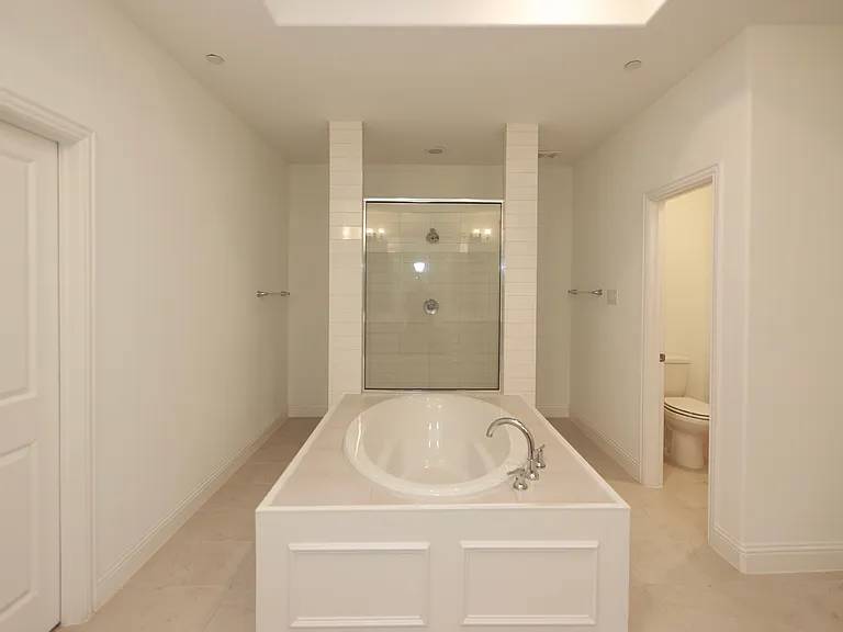124 Canonbury Dr — Photo 16