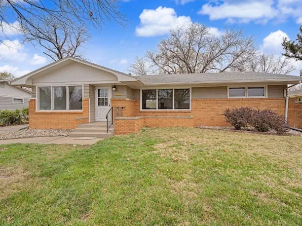 921 Manor Rd, Salina, KS 67401