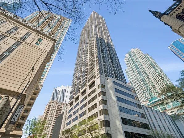 30 E Huron St APT 2207, Chicago, IL 60611