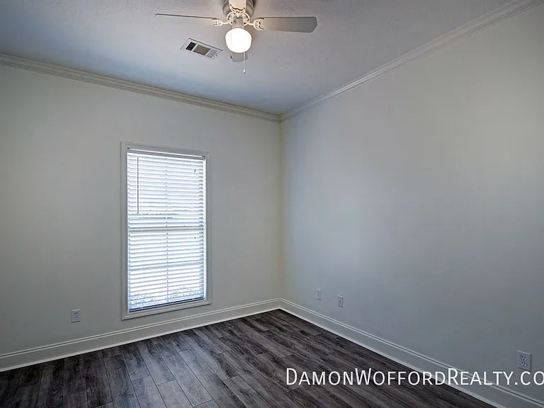 142 Lakeway Dr — Photo 22