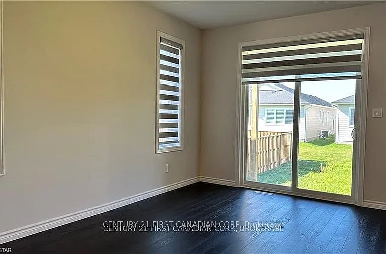 63 Royal Cres — Photo 10