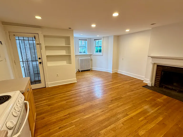 1416 30th St NW #B — Photo 3