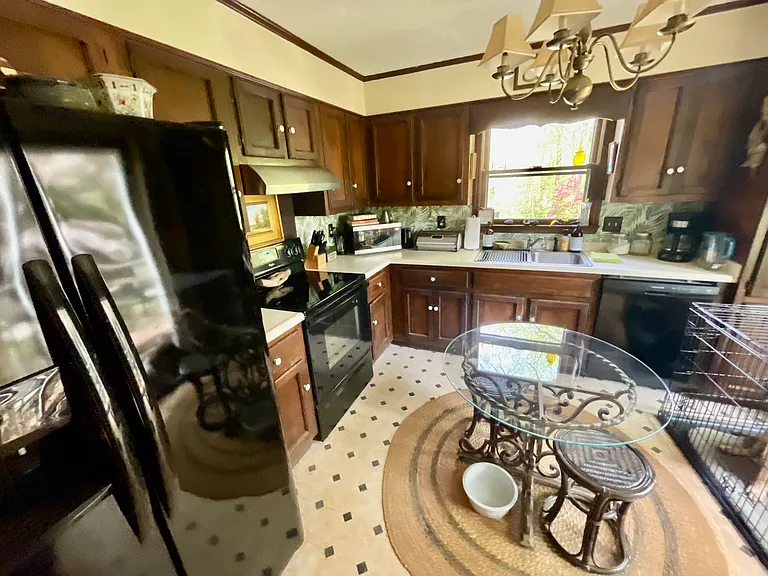 150 Brookstone Dr — Photo 2