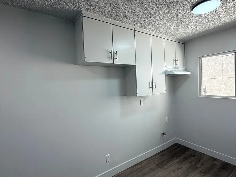 926 W 84th St — Photo 5