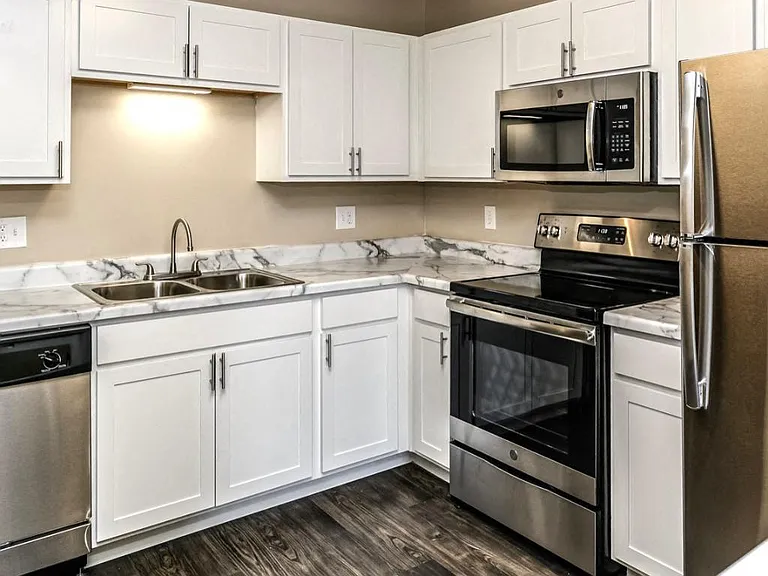 Southwest Gables Apartments — Photo 30
