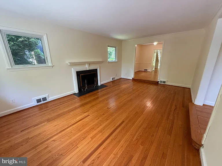 5021 Cathedral Ave NW — Photo 18