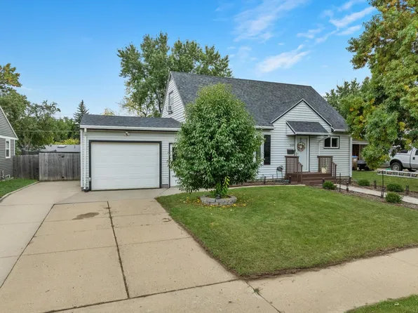 509 17th Ave SW, Minot, ND 58701