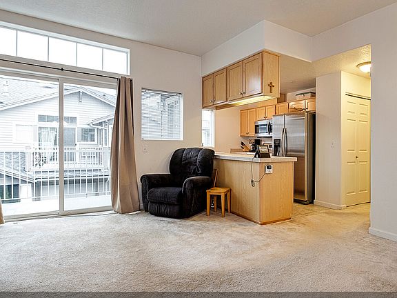 4th image of 15060 SW Mallard Dr Unit 202