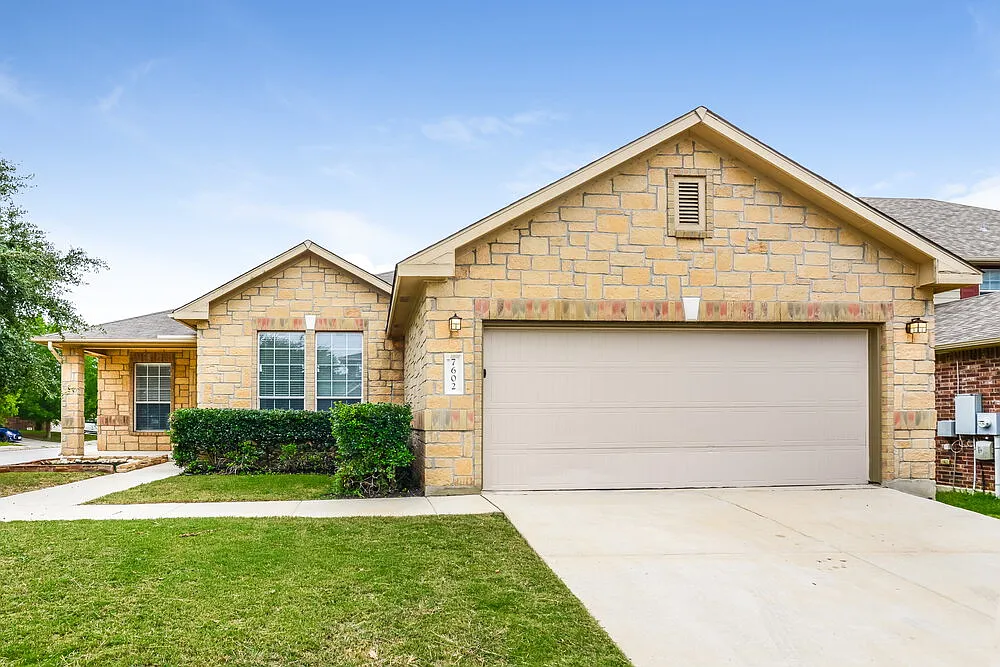 4 bed, 2.0 bath, 2230 sqft, $2,190 — Photo 1