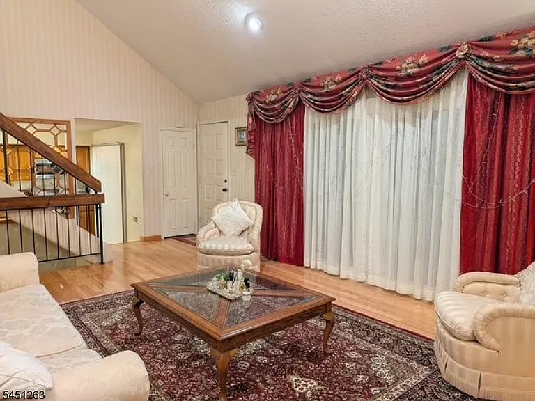 50 Kingsberry Dr — Photo 5