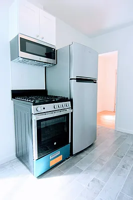 Rented by HOLTON REAL ESTATE INC. | media 4