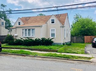 31 Brighton Rd, Island Park, NY 11558