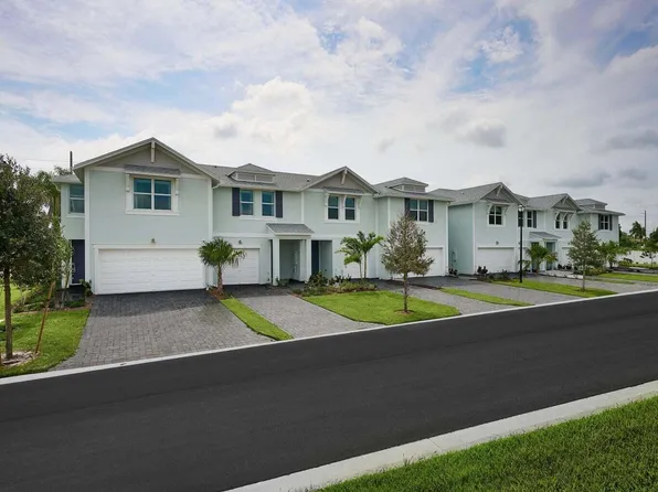423 Salisbury Cir, Fort Pierce, FL 34982
