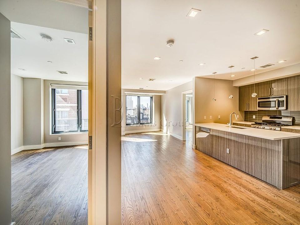 1st image of 2704 Hoyt Ave S APT 4D
