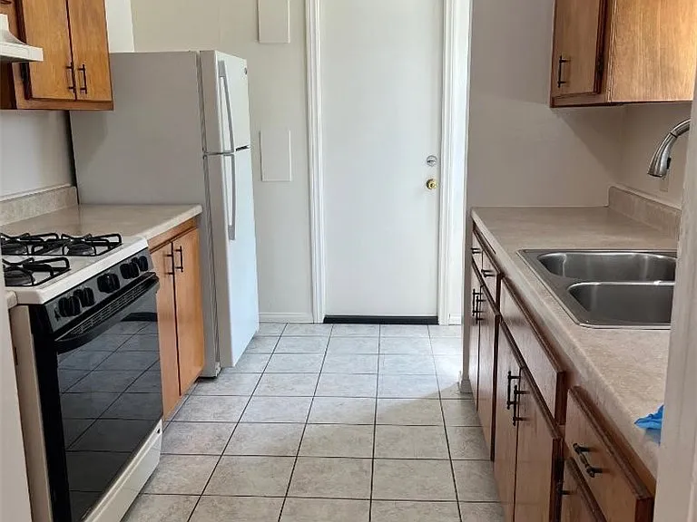 600 E Maple St #600 — Photo 4