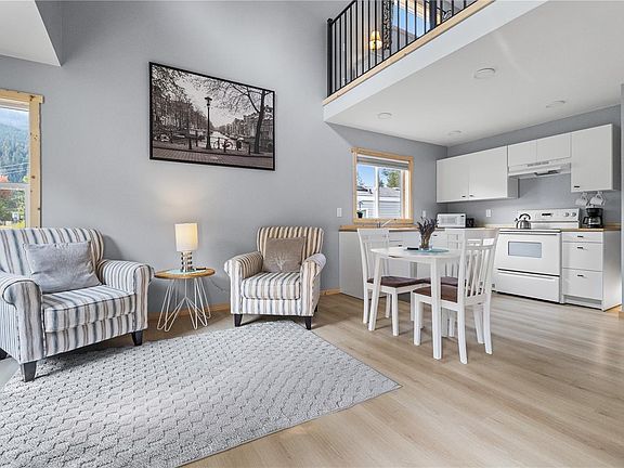 3rd image of 707 Kelsey Way