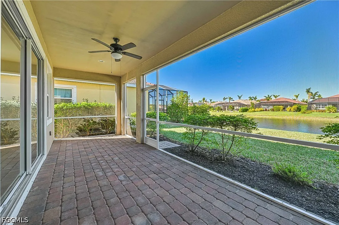 3 bed, 2.0 bath, 1983 sqft, $2,800 — Photo 2