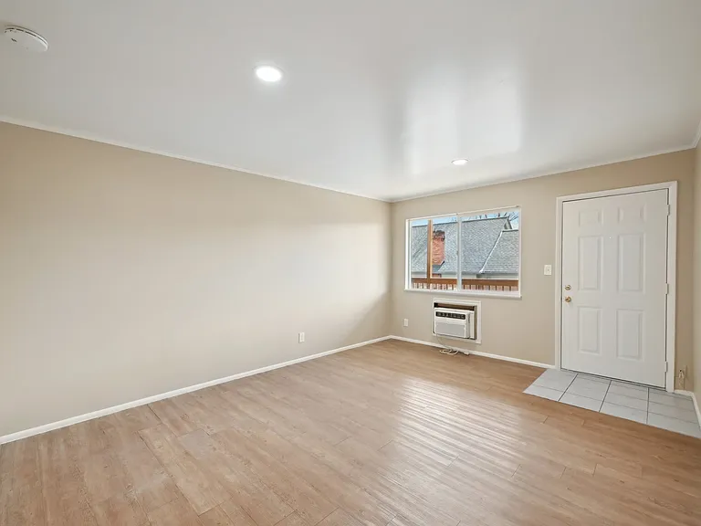 2180 S Lake St #8 — Photo 4