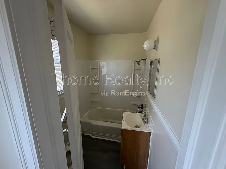 216 S Vyne St — Photo 8