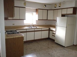 629 W Rollins Rd APT 8, Round Lake Beach, IL 60073