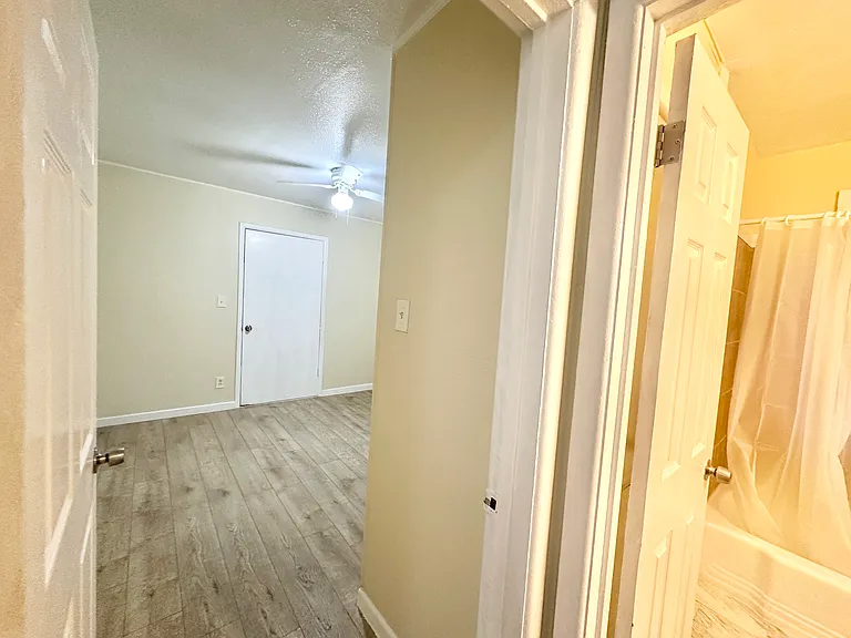 104 E Fowler Ave — Photo 44