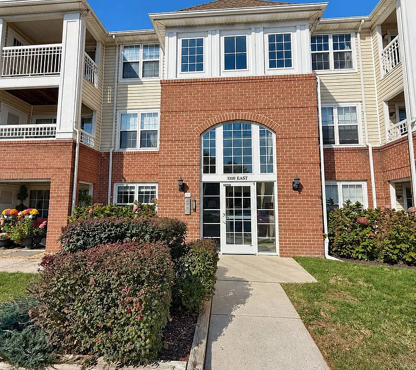 1310 Sheridan Pl #309